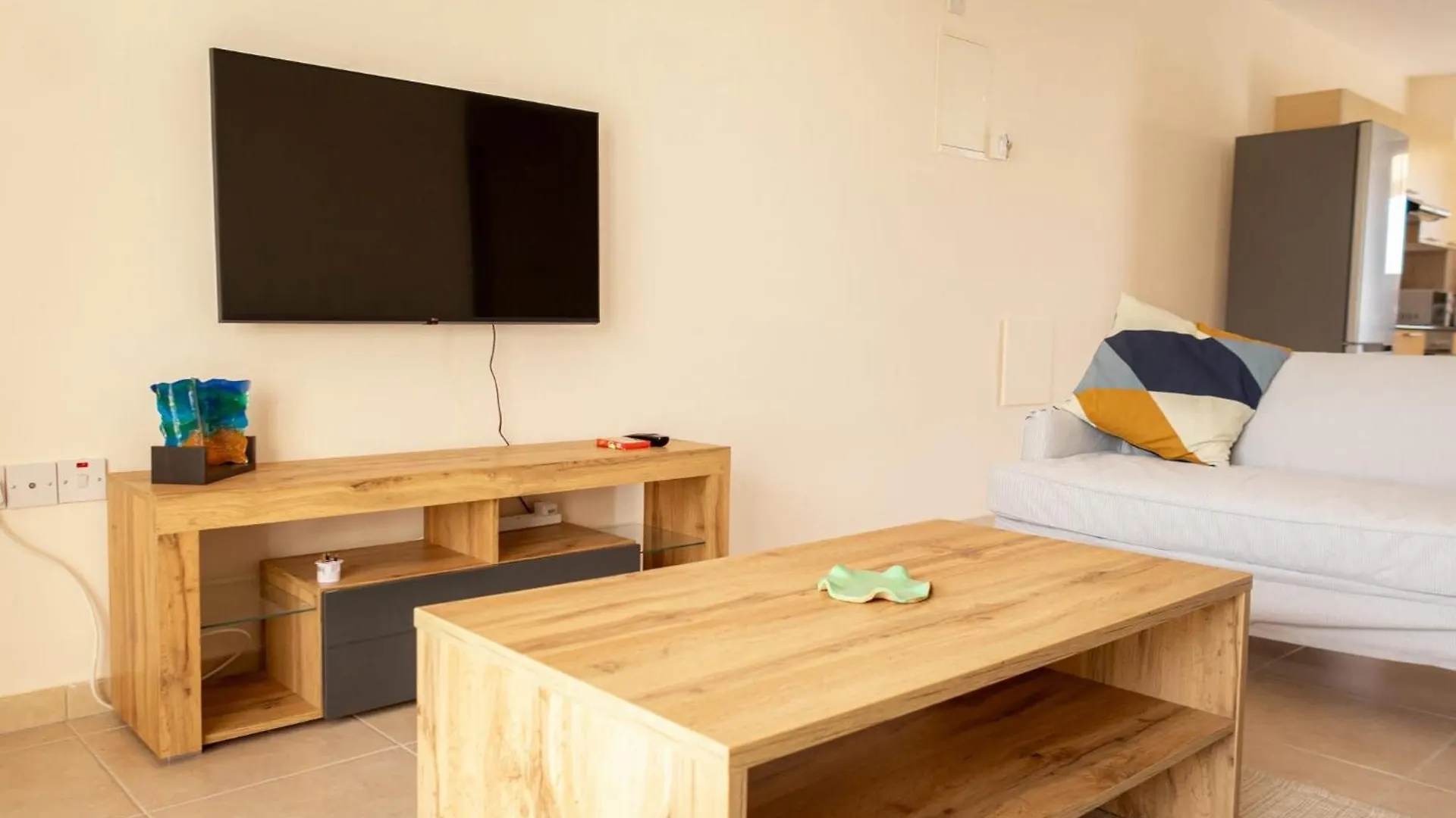 Nissi Elena -Sunshine Apt Ajia Napa